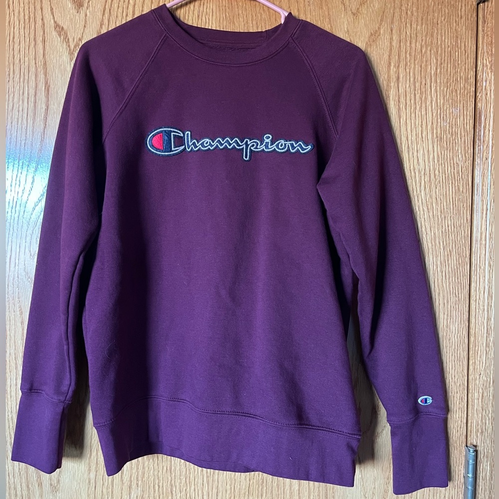 Womens maroon Champion sweatshirt